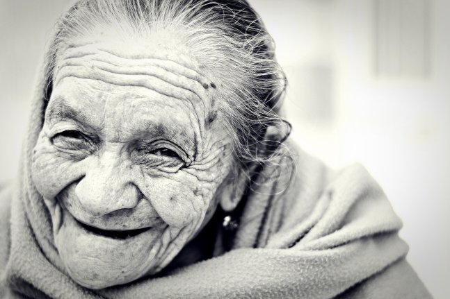 old woman-1031000_1920